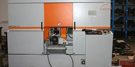 Automatische Bandsäge KASTOtwin in der Fertigungshalle
